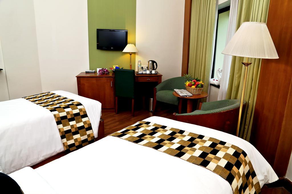 Gokulam Park Hotel Kochi Room photo