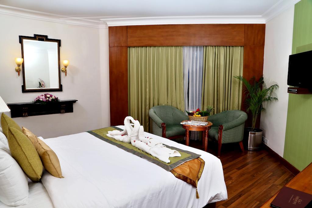 Gokulam Park Hotel Kochi Room photo